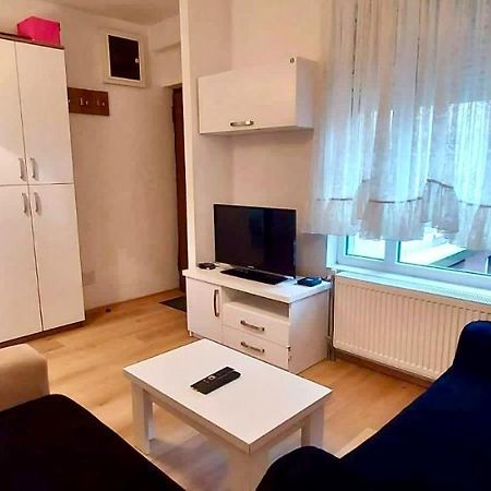 Bright & Lovely Apartment In The City Center Pristina Eksteriør billede
