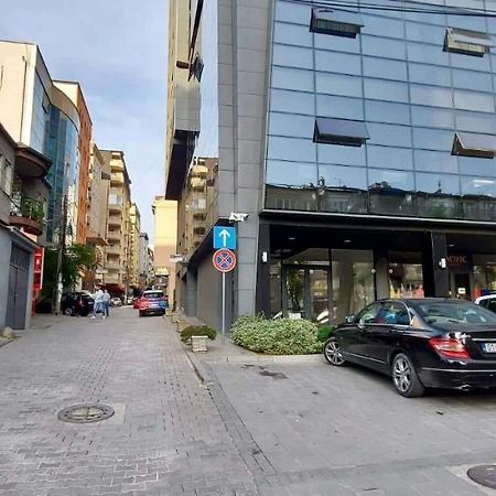 Bright & Lovely Apartment In The City Center Pristina Eksteriør billede