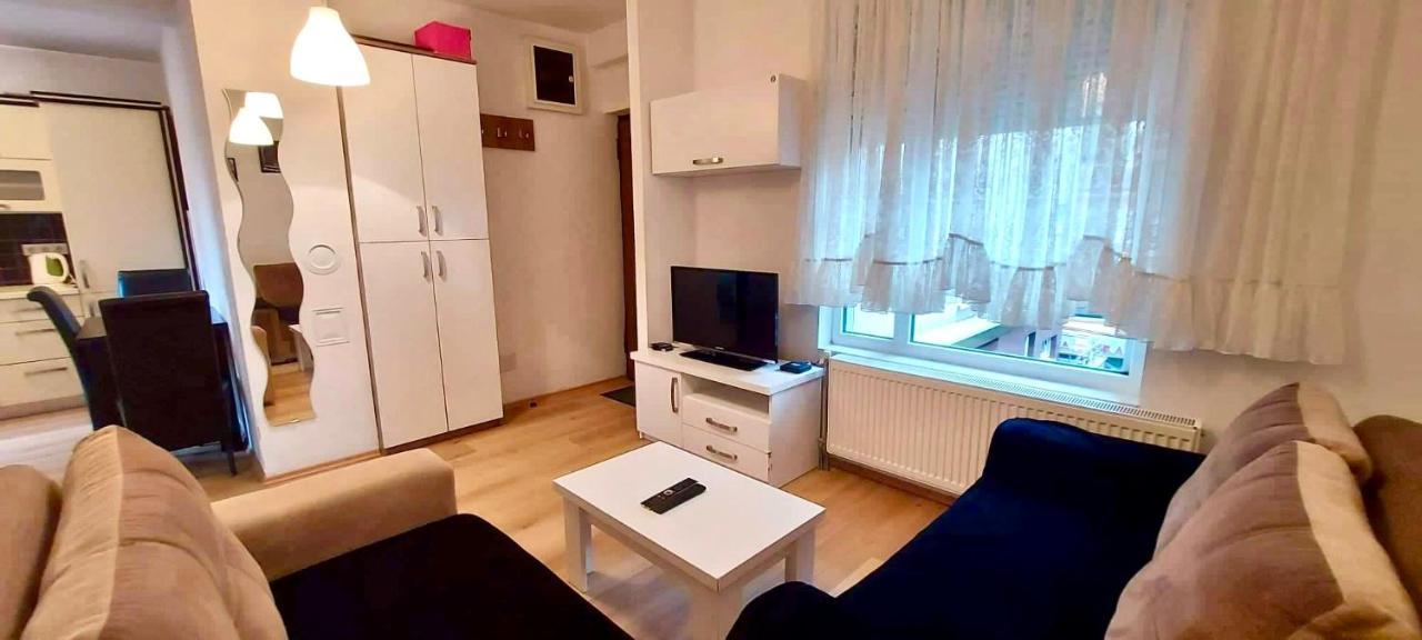 Bright & Lovely Apartment In The City Center Pristina Eksteriør billede