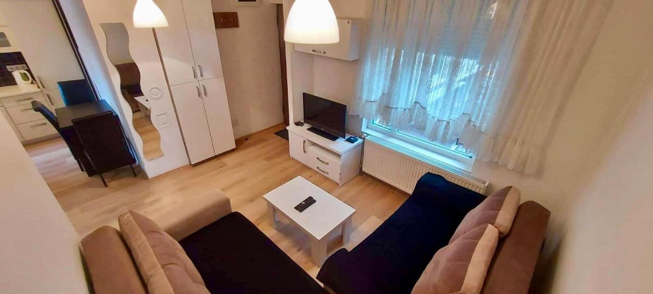Bright & Lovely Apartment In The City Center Pristina Eksteriør billede
