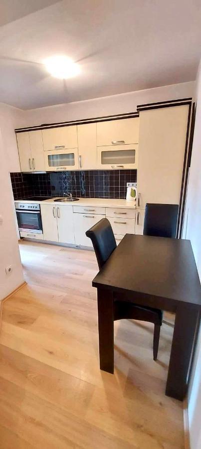 Bright & Lovely Apartment In The City Center Pristina Eksteriør billede