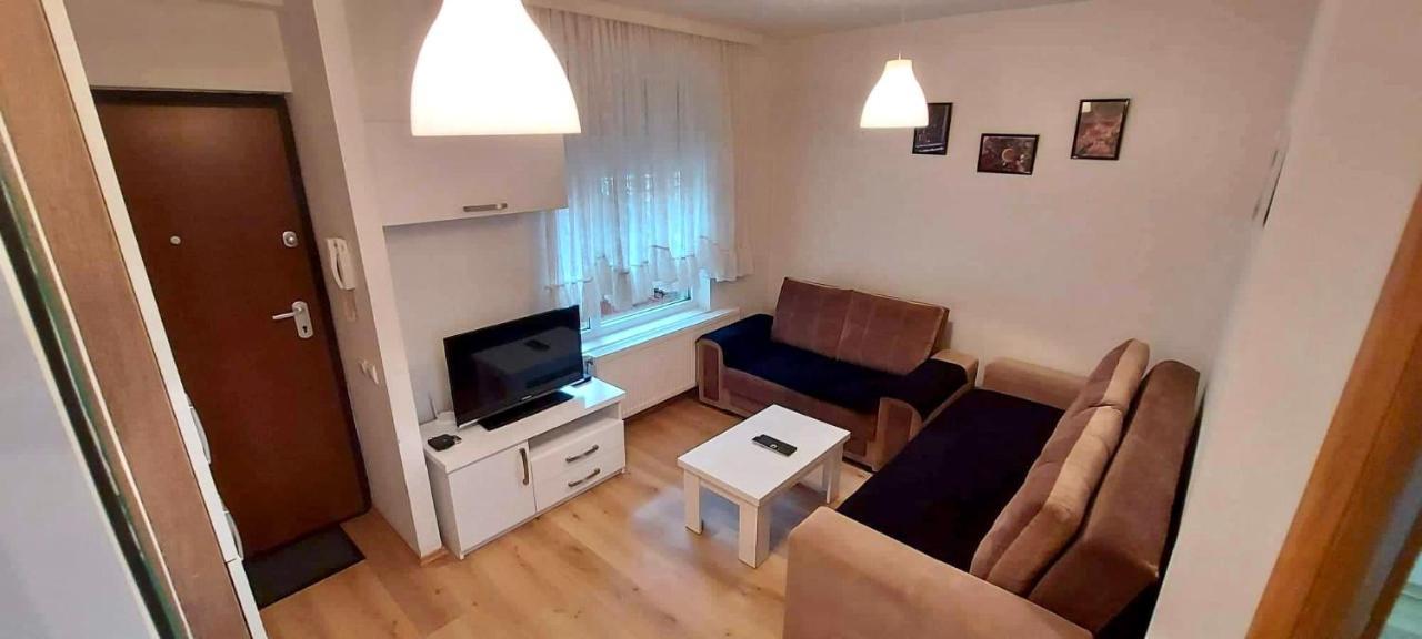 Bright & Lovely Apartment In The City Center Pristina Eksteriør billede