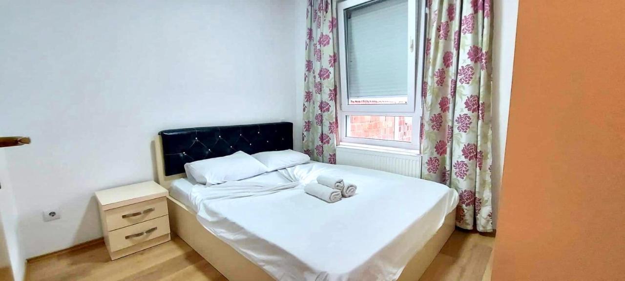 Bright & Lovely Apartment In The City Center Pristina Eksteriør billede