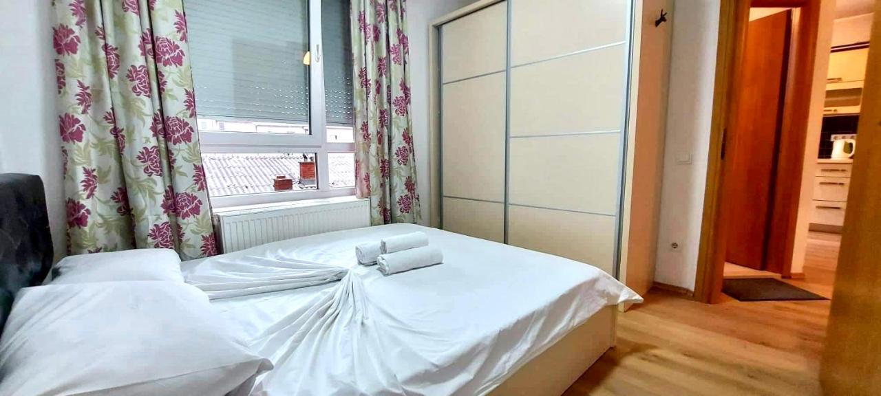 Bright & Lovely Apartment In The City Center Pristina Eksteriør billede